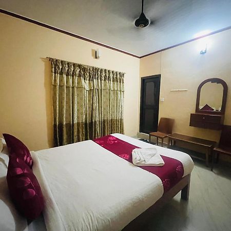 Hotel Peace Ganga Inn Pokhara Exterior foto