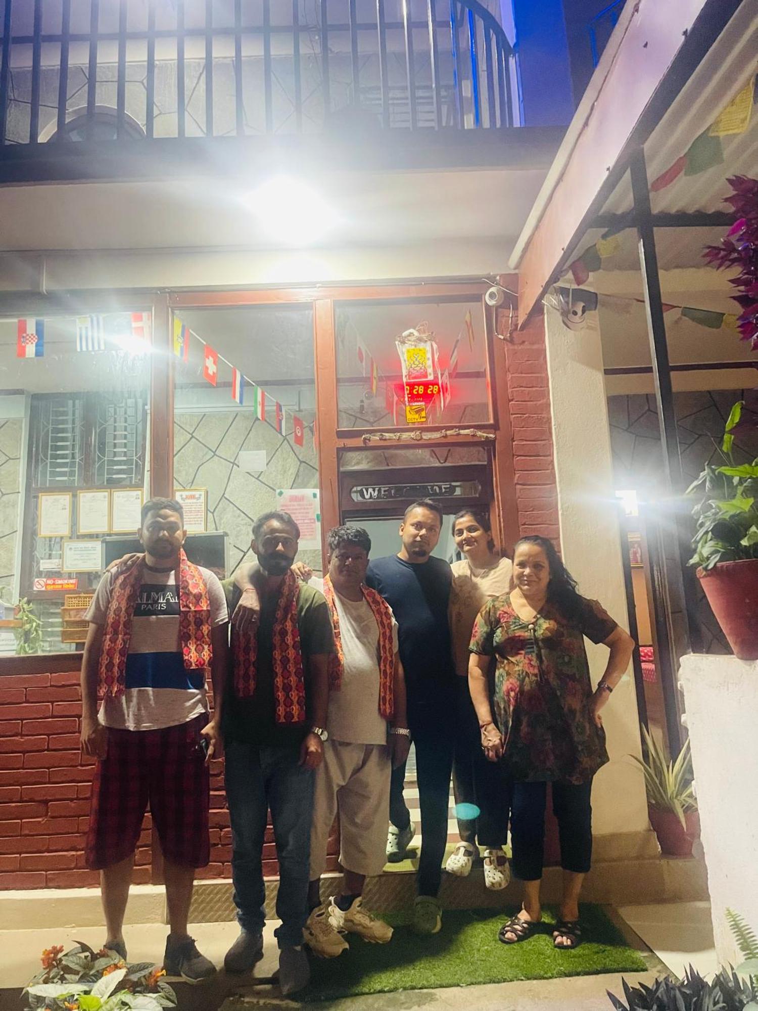 Hotel Peace Ganga Inn Pokhara Exterior foto