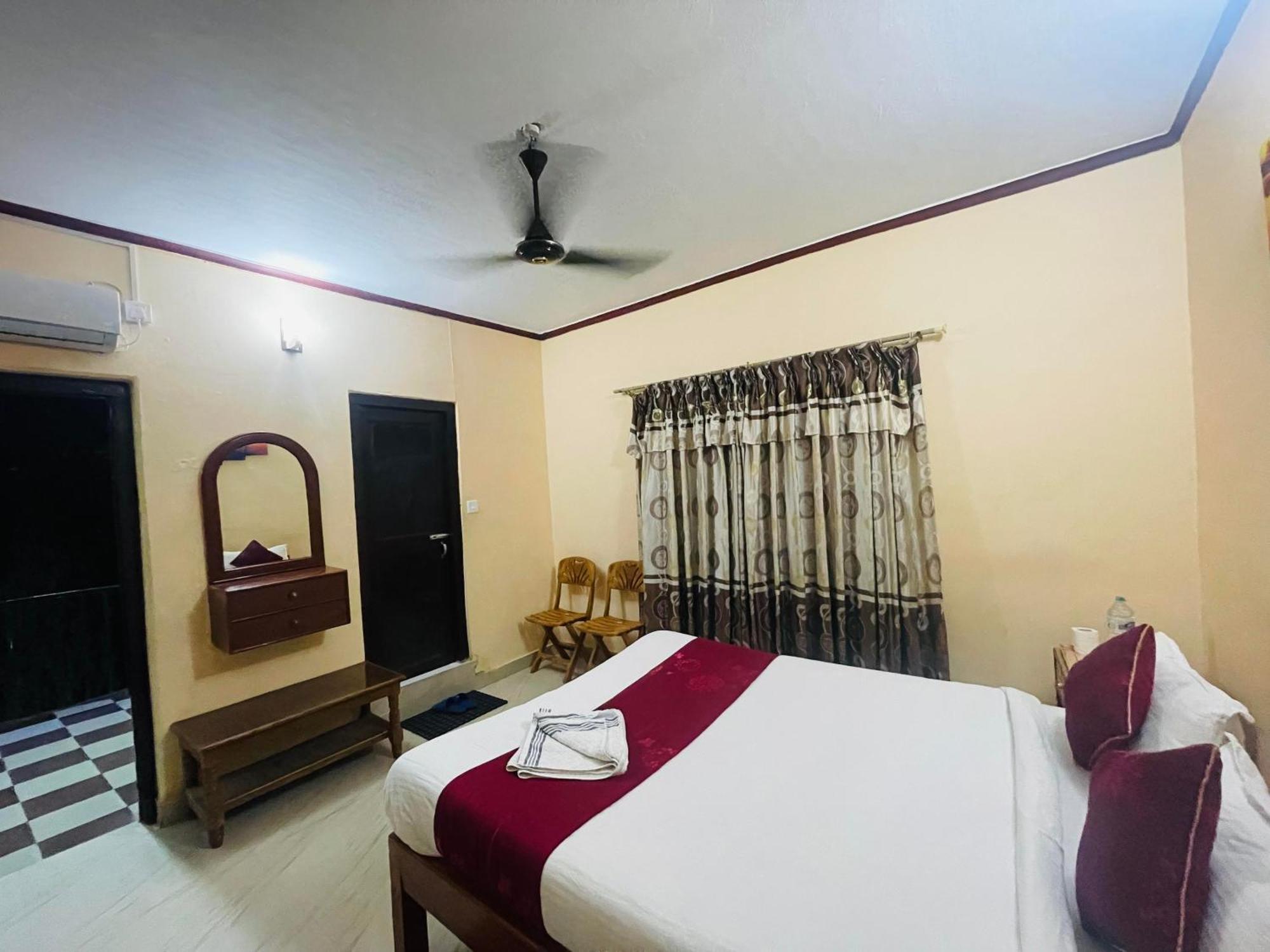 Hotel Peace Ganga Inn Pokhara Exterior foto